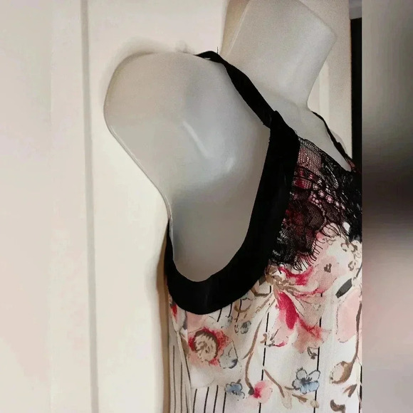 WHITE HOUSE BLACK MARKET Barbiecore boho chic lace flowy floral top (#888) - Picture 4 of 9